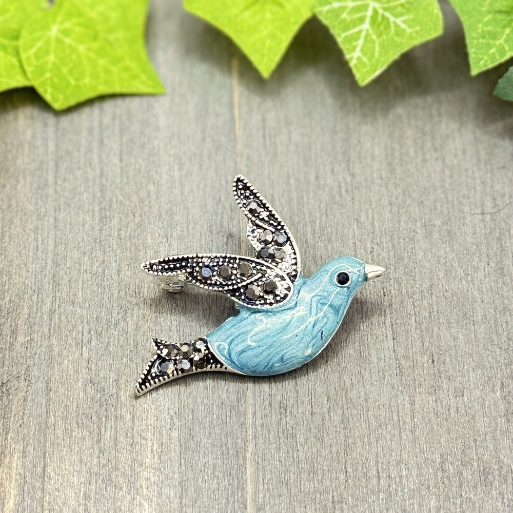 🌻 3/$25 Elegant Flying Blue Bird Brooch - Picture 2 of 5